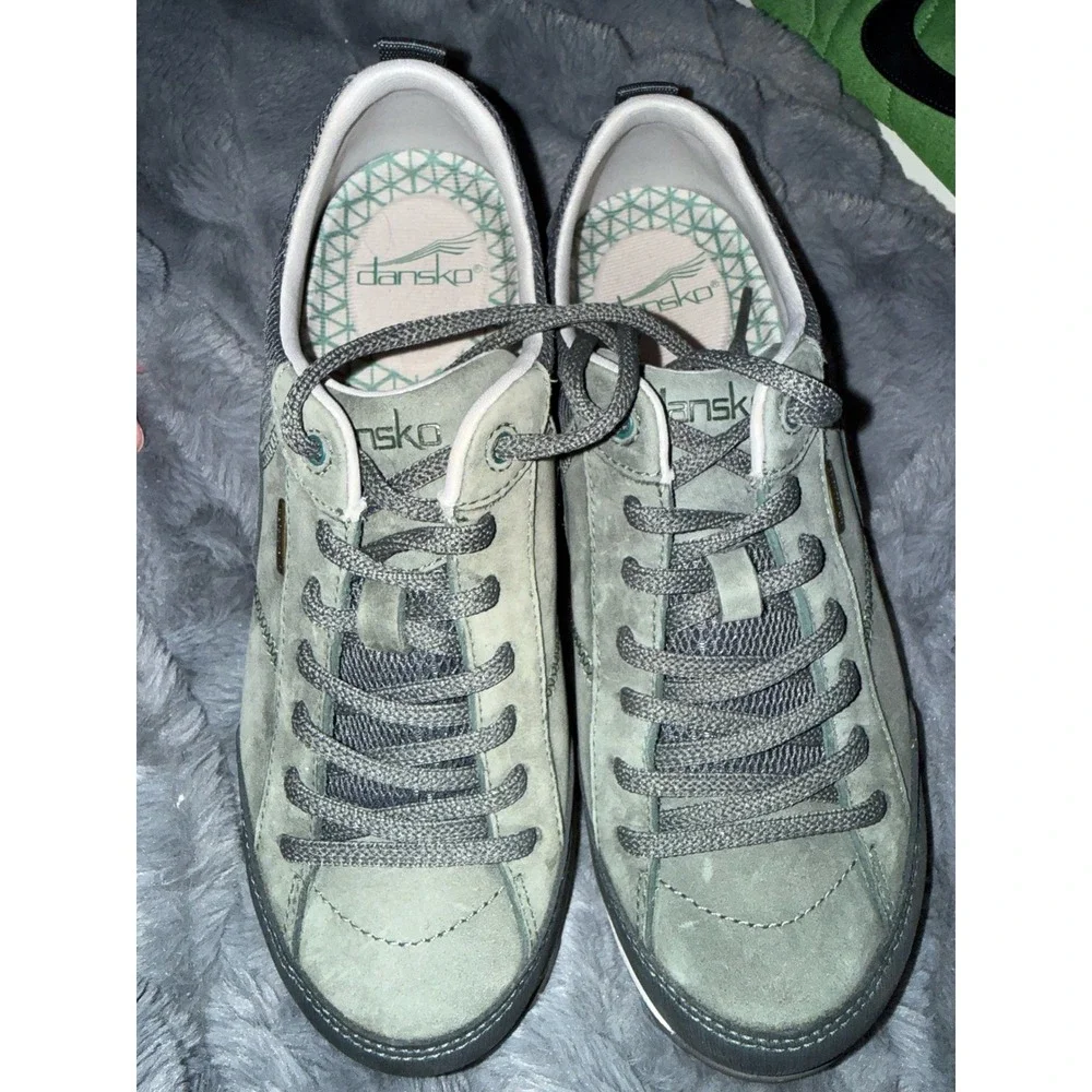 Dansko Paisley Waterproof Sneakers Sage Green Nubuck Vibram Sole Womens 37